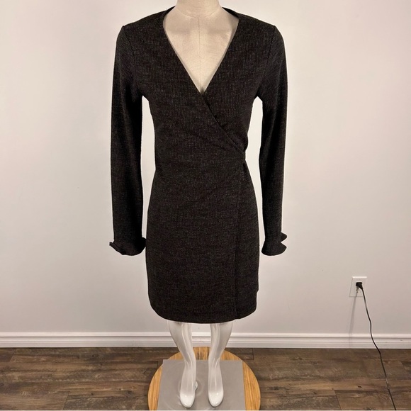 💕 LE LIS Elegant Black Wrap bell sleeves Dress S - Picture 3 of 12